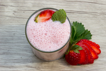 Selbstgemachter Erdbeer Milchshake