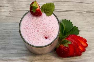 Foto auf Acrylglas Milchshake Selbstgemachter Erdbeer Milchshake