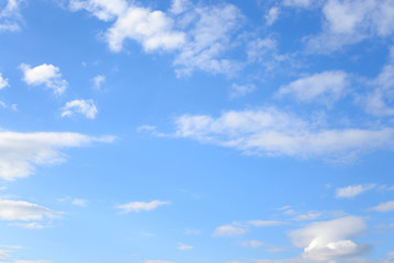Obraz premium Blue sky with spindrift clouds.