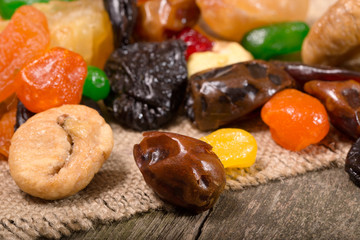 Dried fruit: apples, dried apricots, fig, dates