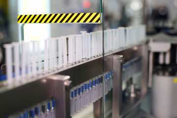 Conveyor for the production of medicines