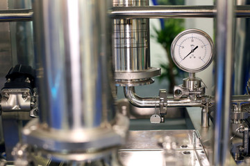 Gauge/sensor in the piping system