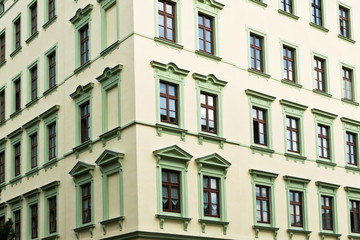 Fototapeta na wymiar Alte Wohnhäuser in Leipzig, Sachsen