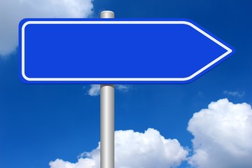 Wegweiser auf blauem Himmel. Blau