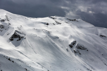 Fototapeta na wymiar sommet neige hiver montagne orage altitude paysage
