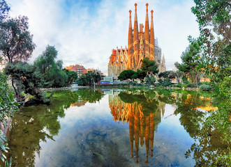 BARCELONA, SPAIN - FEB 10: View of the Sagrada Familia, a large - obrazy, fototapety, plakaty