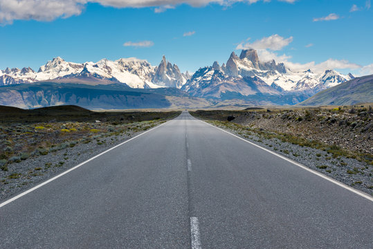 Fototapeta Cerro Torre & Fitz Roy from Route 23, El Chalten (Argentina)