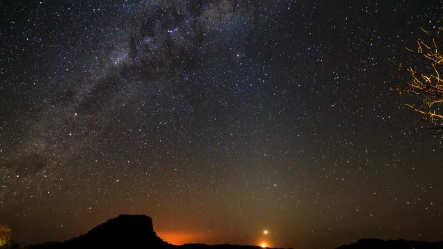 Beautiful full HD 30fps timelapse of the moon and venus followed by the Milky way, seen from Isalo, Madagascar