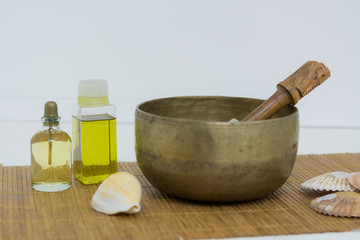 entspannungstherapie mit klangschale und öl