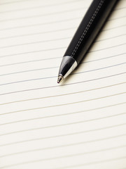 Bloc de notas y bolígrafo