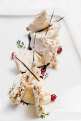 pavlova dessert