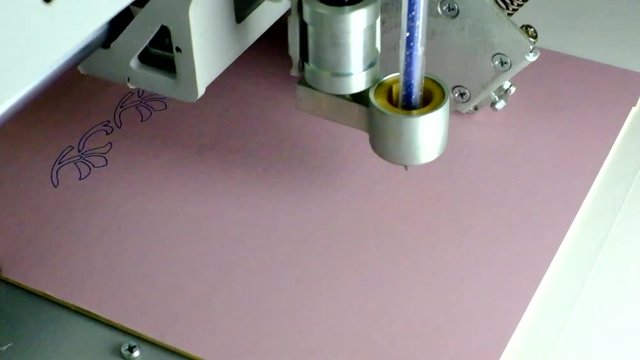 Computerized machine for cutting and drawing