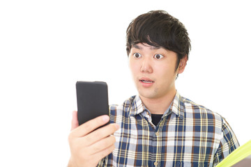 驚いた表情の大学生