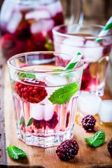 Detox water with blackberry and mint