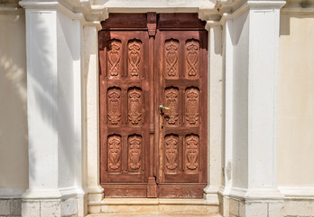 Дверь в центре старого города в Черногории. Фон,...