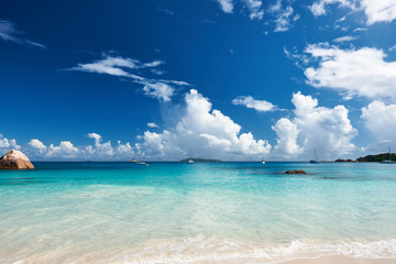 Fototapeta na wymiar Beautiful beach at Seychelles