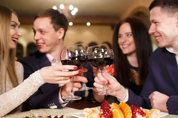 Friends at a restaurant drinking wine.