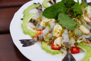 raw shrimp in fish sauce