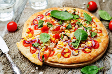 white beans, spinach, corn and tomato pizza with white beans cru