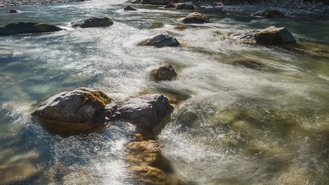 Flu&szlig; Ostrach im Hintersteiner Tal im Zeitraffer
