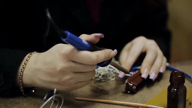 girl solder cable details