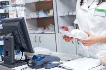 Rolgordijnen Close up Hand of Woman Pharmacist with Prescription and Medicine © AlexanderNovikov
