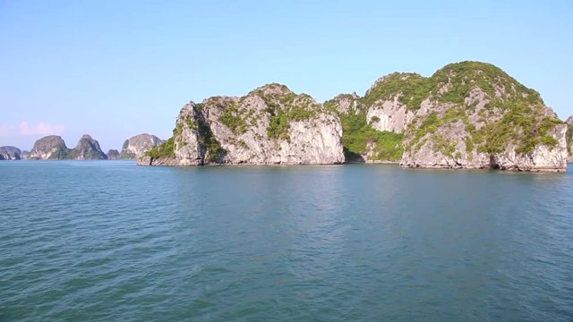 Bahía de Ha-Long por la mañana