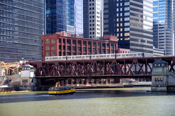 métro et pont chicago