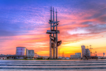 Gdynia monument near Baltic Sea at sunset - obrazy, fototapety, plakaty