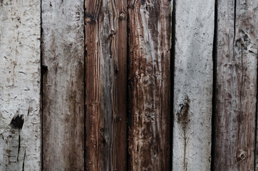 枕木で出来た壁