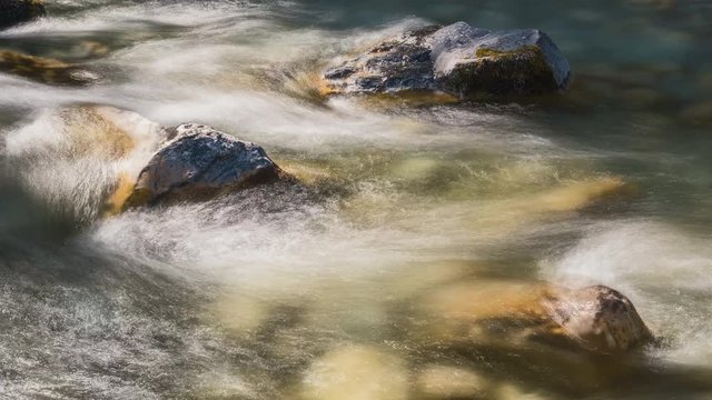 Bergbach im Zeitraffer