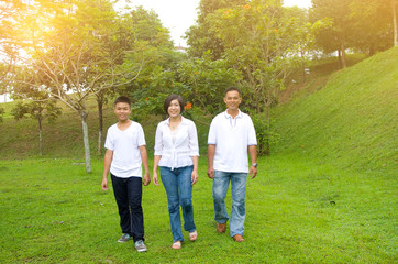 Fototapeta premium Asian Family