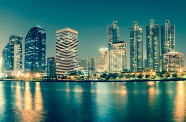 Fototapeta premium cityscape at night with vintage tone