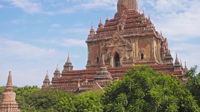 Htilominlo Pagoda (Paya) in Bagan, Myanmar (Burma), tilt view 4k
