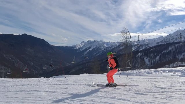 Горнолыжный курорт Красная Поляна, Сочи. Катание на горных лыжах  по склонам  Роза Хутор.