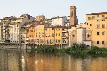 Fototapeta na wymiar View across Arno River