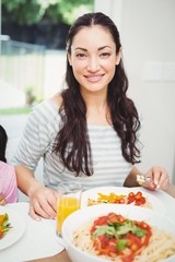 Obraz na płótnie Canvas Portrait of smiling woman having food