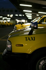 タクシー　夜