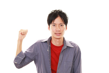 ガッツポーズの男性