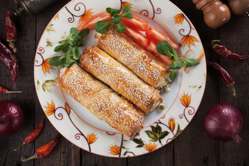 Baked phyllo pastry rolls