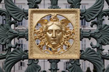 Decorazione del cancello di Palazzo Reale a Torino.