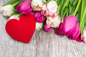 Obraz na płótnie Canvas Bouquet of Tulips with red Heart