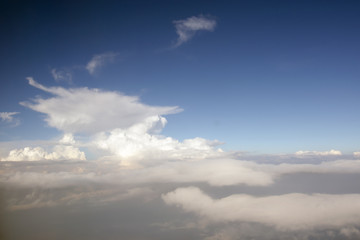 Fototapeta na wymiar Clear blue sky with white cloud
