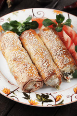 Baked phyllo pastry rolls