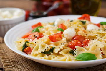 Farfalle Pasta - Caprese salad with tomato, mozzarella and basil