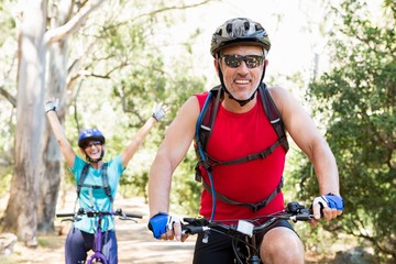 Naklejka premium senior couple is doing bicycle