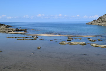 穏やかな浜辺／殆ど風が無い静かな日に、穏やかな浜辺の風景を撮影した写真です。