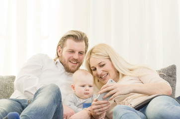 Obraz premium Familie macht ein Selfie
