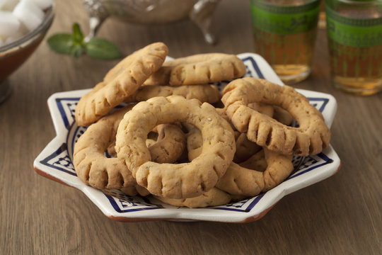 Crunchy Moroccan fekkas cookies