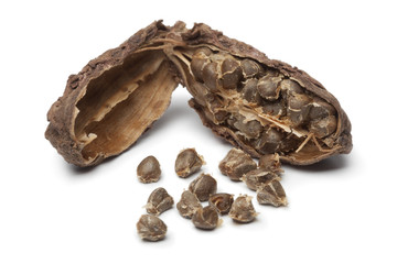  Black cardamom fruit and seeds